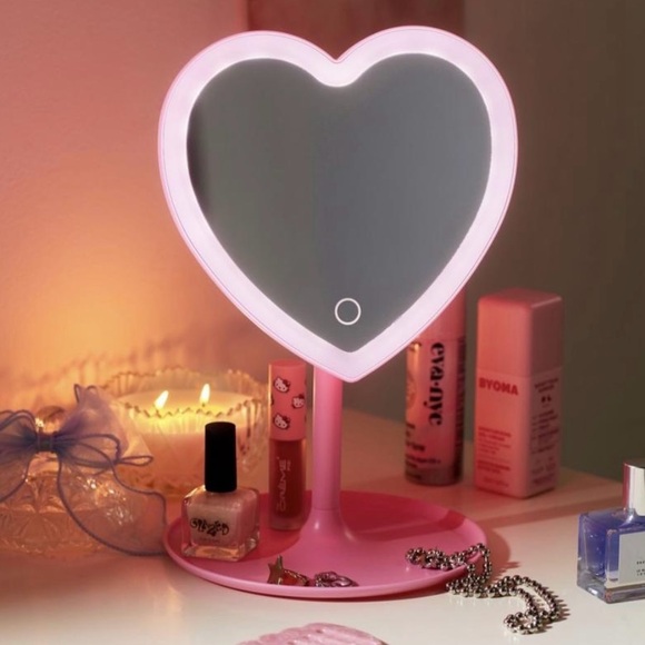 Heart-Shaped LED Vanity Mirror - Picture 1 of 3